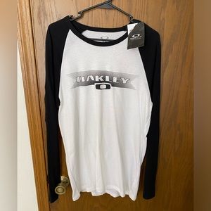Men’s, NWT, Oakley, Medium Black & White Long Sleeve Jersey